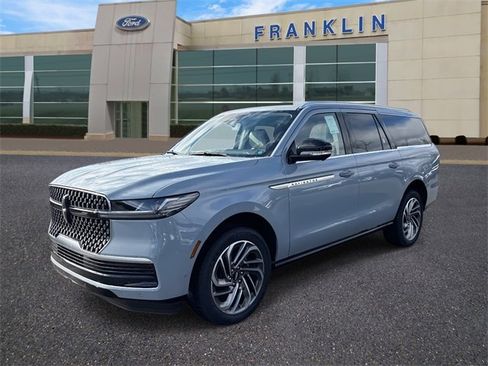 New 2025 Lincoln Navigator L Reserve image 3