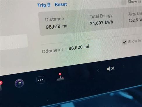 Used 2023 Tesla Model Y Long Range image 27