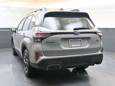 Used 2025 Subaru Forester Limited AWD/4WD image 4