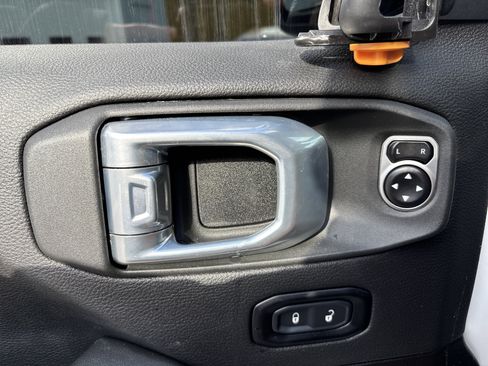 Used 2024 Jeep Wrangler Sahara w/ Technology Group image 17