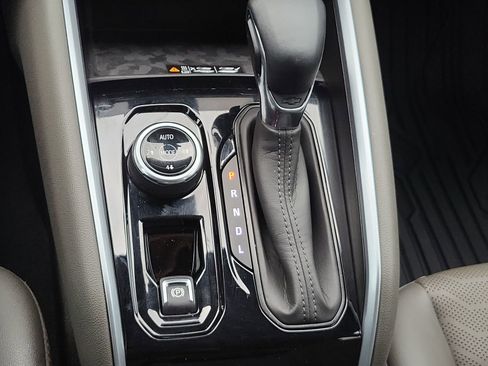 Used 2024 Chevrolet Colorado ZR2 w/ ZR2 Convenience Package III image 16