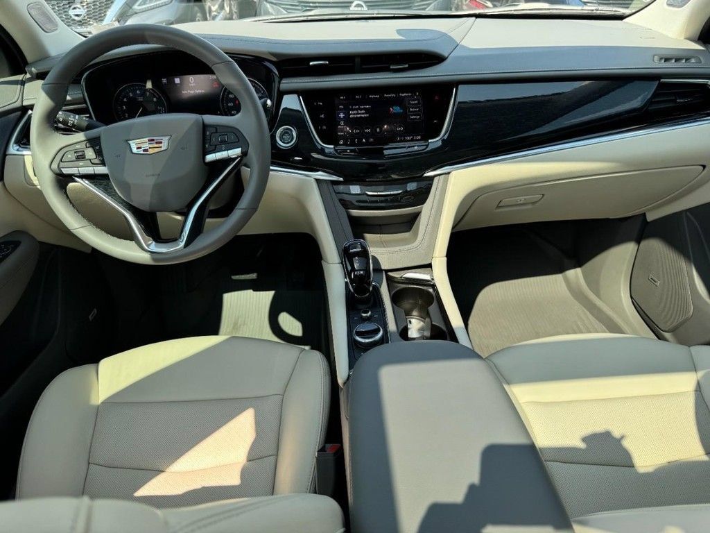 Used 2024 Cadillac XT6 Premium Luxury w/ Technology Package AWD/4WD image 13