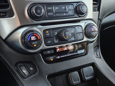 Used 2018 Chevrolet Suburban LT image 30