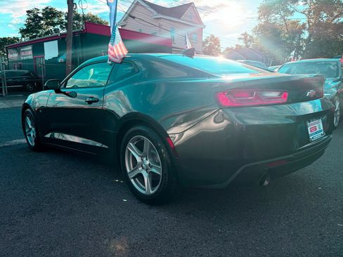 Used 2018 Chevrolet Camaro LT RWD image 10