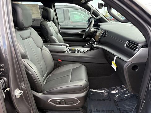 New 2026 Jeep Grand Wagoneer 4WD image 15