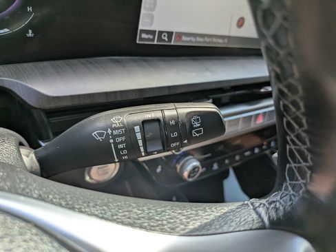Used 2024 Kia Telluride EX w/ EX Captain's Chair Package AWD/4WD image 33