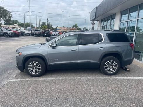 Used 2021 GMC Acadia SLT w/ Technology Package FWD image 3