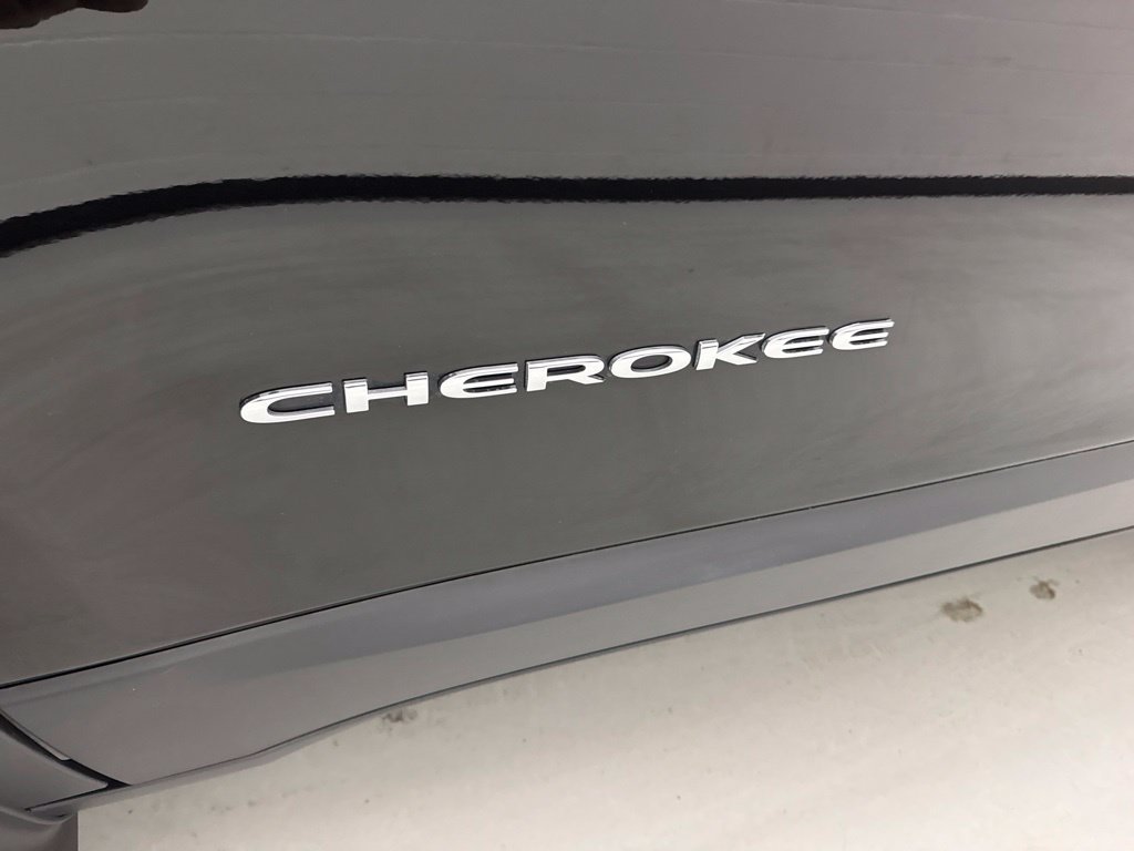 Used 2019 Jeep Cherokee Limited AWD/4WD image 15