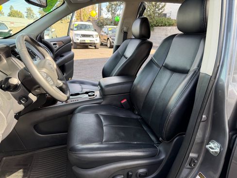 Used 2019 Nissan Pathfinder Platinum image 8