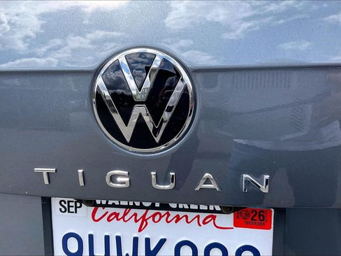 Certified 2023 Volkswagen Tiguan SE R-Line FWD image 7