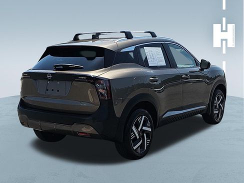Used 2026 Nissan Kicks SV w/ SV Premium Package FWD image 4