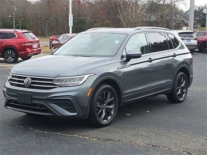 Used 2023 Volkswagen Tiguan SE w/ Panoramic Sunroof Package