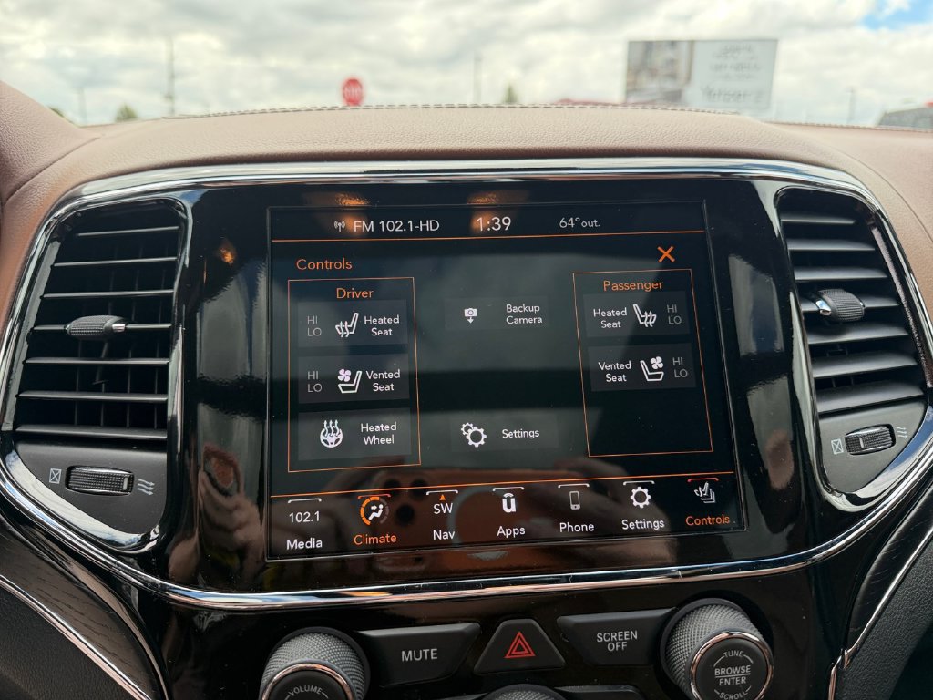 Used 2021 Jeep Grand Cherokee Summit AWD/4WD image 18