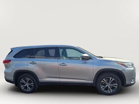 Used 2019 Toyota Highlander FWD V6 image 5