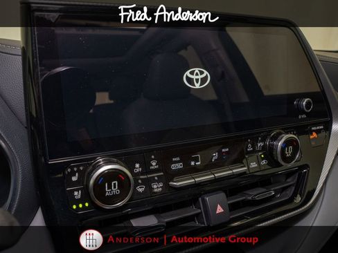 Used 2026 Toyota Highlander Platinum AWD/4WD image 16