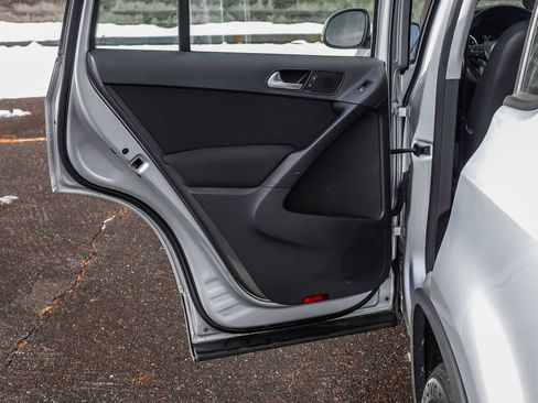 Used 2017 Volkswagen Tiguan Limited w/ Premium Package image 17