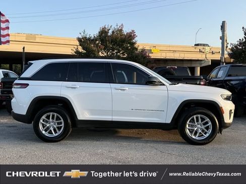 Used 2025 Jeep Grand Cherokee Laredo X RWD image 5