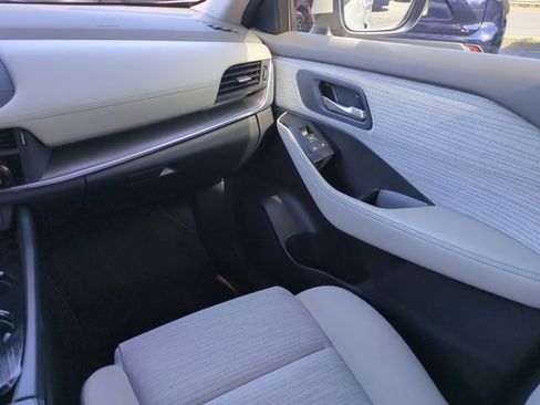 Used 2023 Nissan Rogue SV image 18