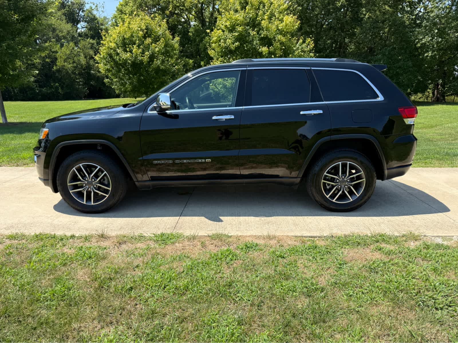 Used 2022 Jeep Grand Cherokee Limited AWD/4WD image 3