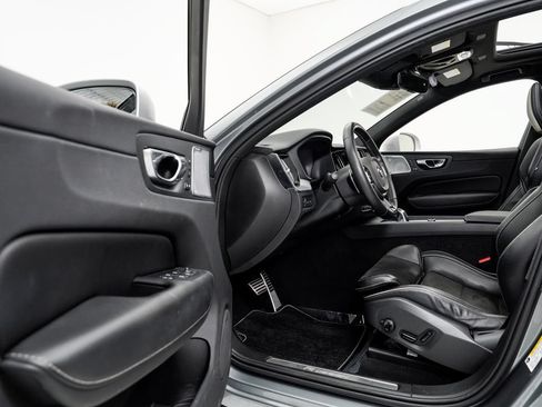 Used 2019 Volvo XC60 T8 R-Design w/ Advanced Package AWD/4WD image 8