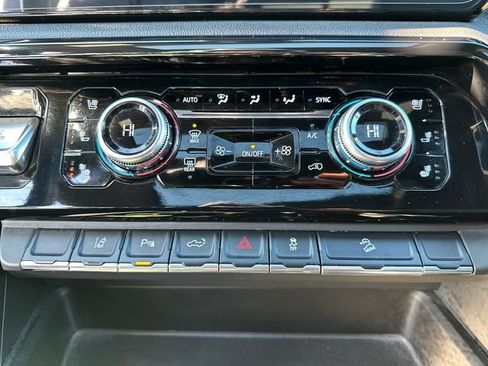 Used 2024 GMC Sierra 2500 AT4 w/ AT4 Preferred Package image 34