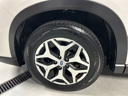 Used 2020 Subaru Forester Premium AWD/4WD image 9