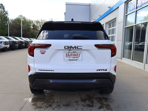 New 2026 GMC Terrain AT4 w/ LPO, Black Badging Package AWD/4WD image 9