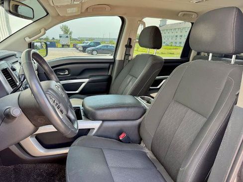 Used 2018 Nissan Titan SV w/ SV Convenience Package AWD/4WD image 11
