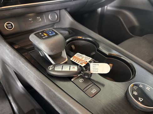 Used 2021 Nissan Rogue S image 16