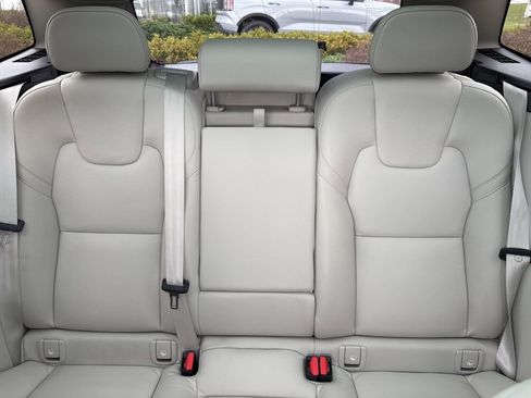Used 2023 Volvo XC60 B5 Plus image 29