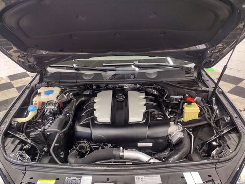 Used 2012 Volkswagen Touareg TDI image 7