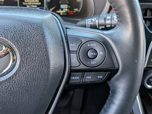 Used 2023 Toyota Venza Limited image 28