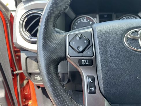Used 2018 Toyota Tacoma SR5 AWD/4WD image 17