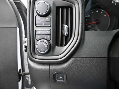 Used 2024 Chevrolet Silverado 2500 Custom w/ Custom Value Package image 10