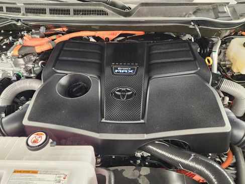 Used 2025 Toyota Tundra Limited AWD/4WD image 33