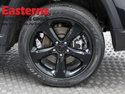 Used 2023 Jeep Grand Cherokee L Laredo image 36