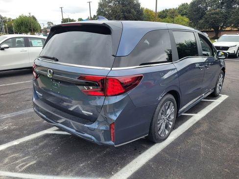 New 2026 Honda Odyssey Touring image 3