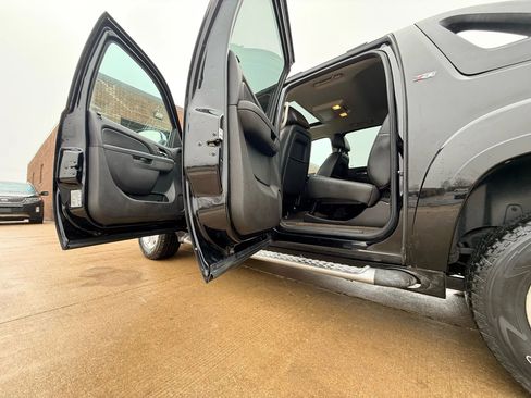 Used 2012 Chevrolet Avalanche LT image 13