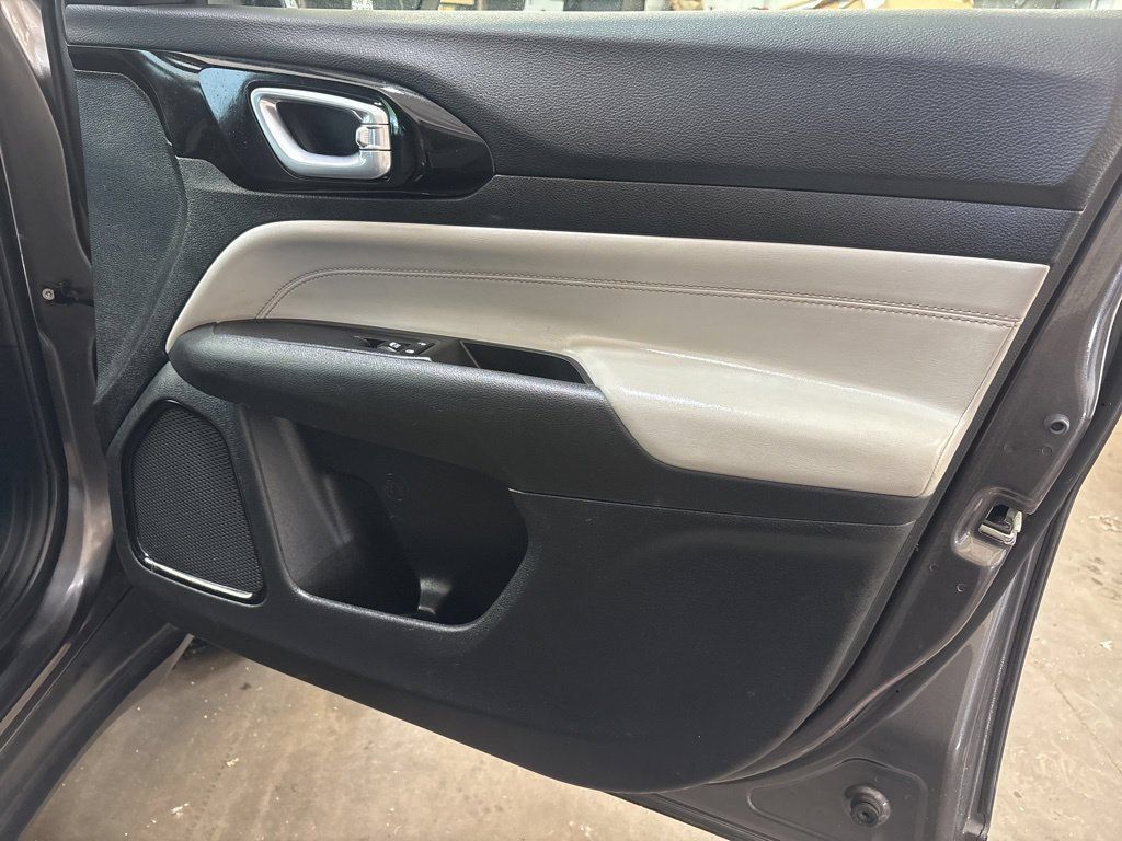 Certified 2023 Jeep Compass Limited AWD/4WD image 42