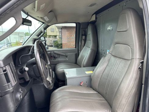 Used 2017 Chevrolet Express 2500 image 17