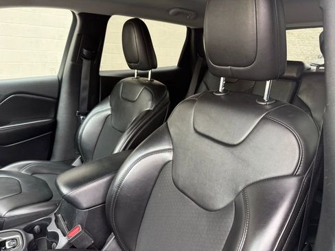 Used 2019 Jeep Cherokee Latitude Plus image 20