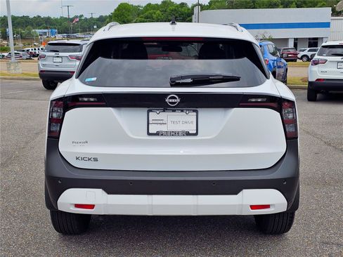 Used 2026 Nissan Kicks SV FWD image 10