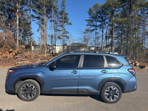 Used 2025 Subaru Forester Premium w/ Convenience Package #1 image 2