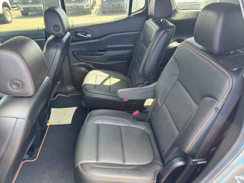 Used 2022 GMC Acadia AT4 w/ Technology Package AWD/4WD image 9