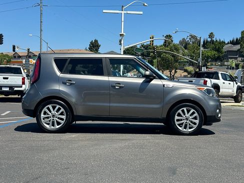 Used 2019 Kia Soul + FWD image 6