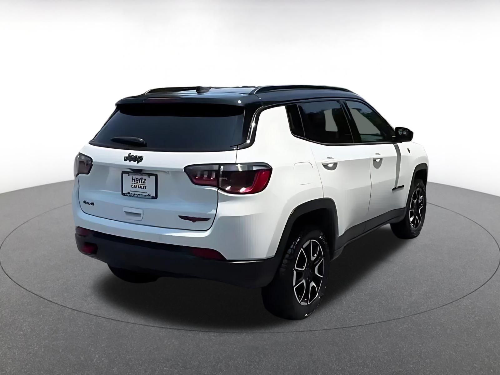 Used 2025 Jeep Compass Trailhawk AWD/4WD image 12