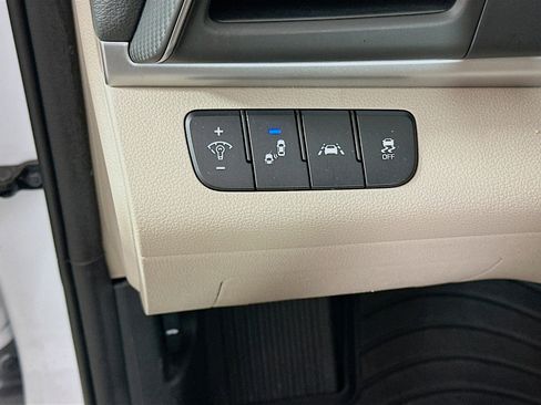 Used 2020 Hyundai Elantra Value Edition w/ Winter Weather Package FWD image 17