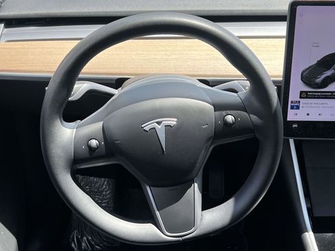 Used 2020 Tesla Model Y Long Range AWD/4WD image 16