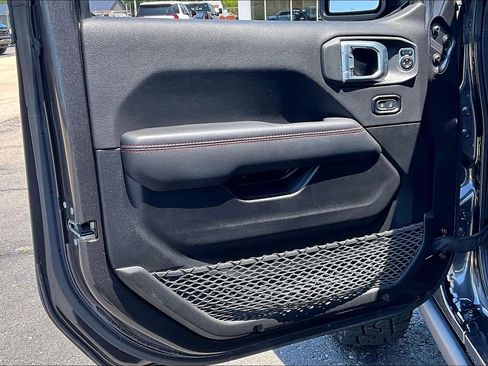 Used 2023 Jeep Wrangler Unlimited Rubicon AWD/4WD image 17