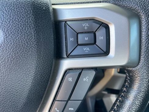 Used 2015 Ford F150 Lariat image 13